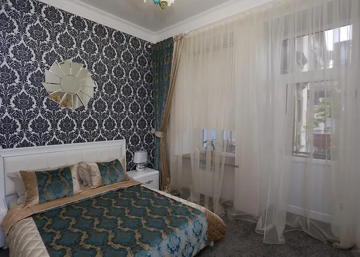 Apartments On Bunina 28