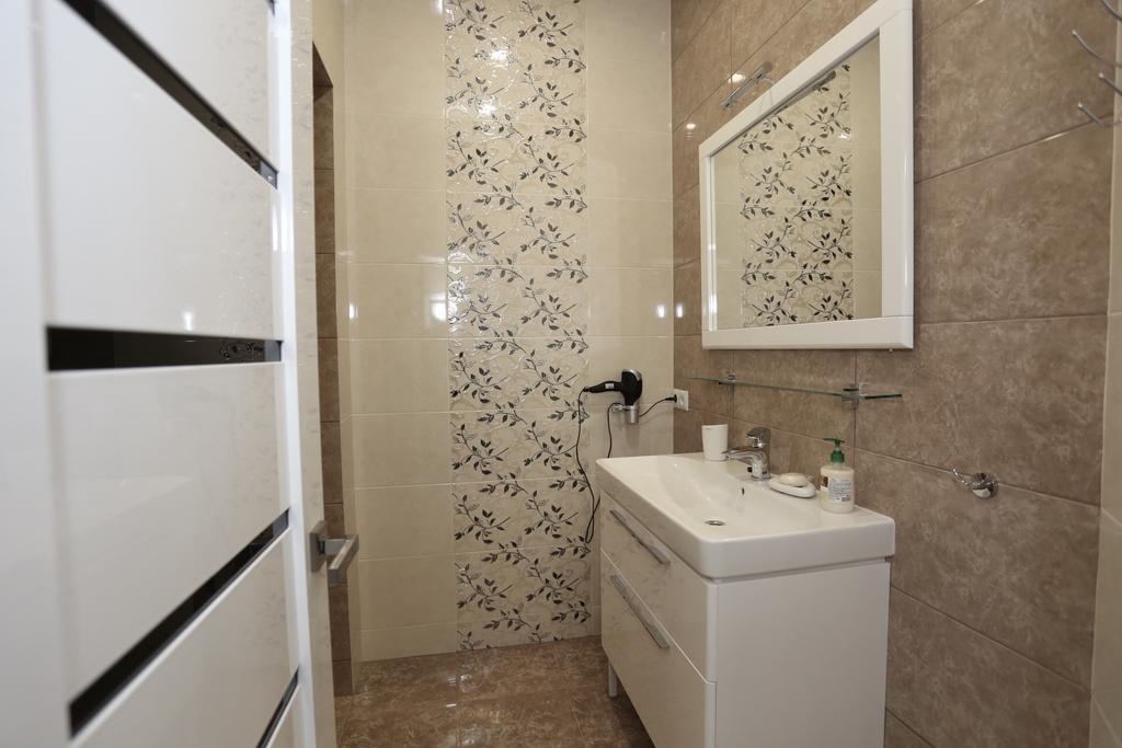 Apartment On Bunina 28 *