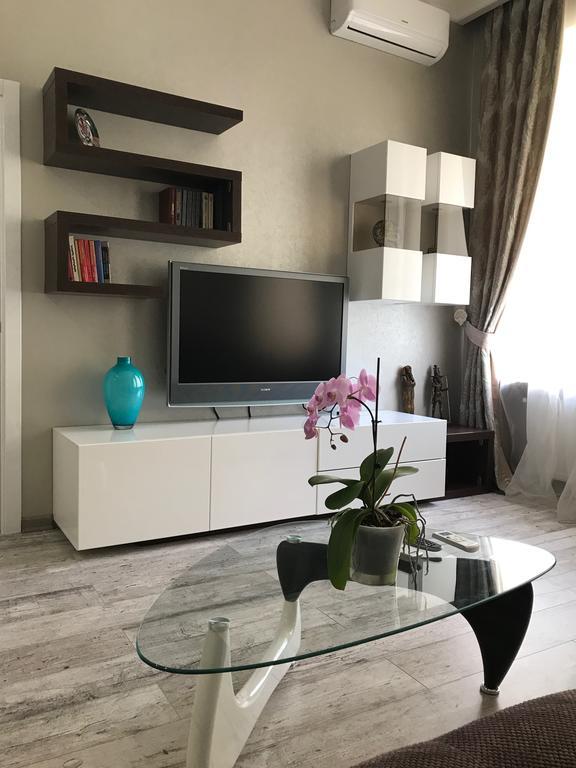 On Bunina 28 Apartment Odessa